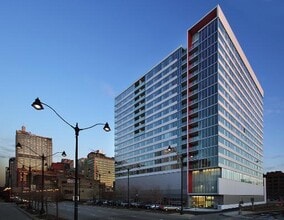Building Photo - 659 W Randolph St