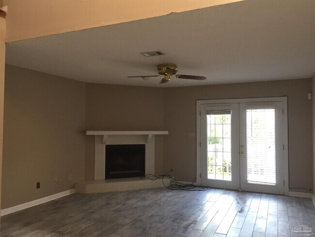 Foto del edificio - 912 Brookside Ct