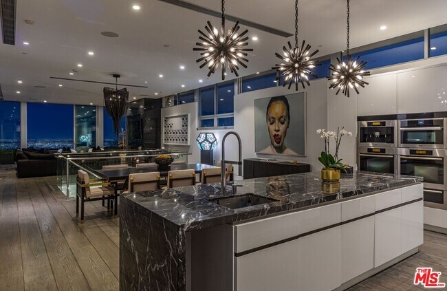 Foto del edificio - 1474 Blue Jay Way