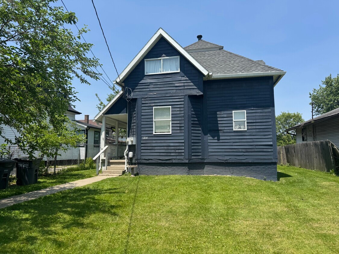 Foto principal - 1214 W Havens St