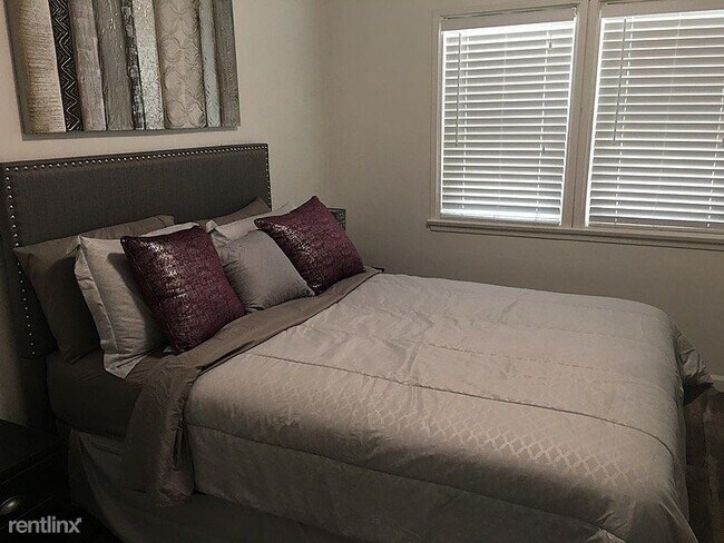 Foto del edificio - 5547 Hazeltine Ave