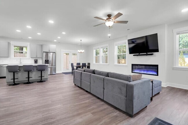 Vista desde la entrada principal - 2755 Tyler St