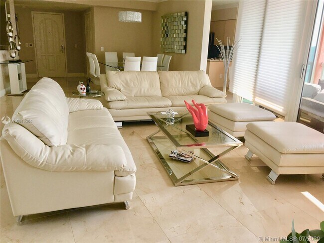 Foto del edificio - 3370 NE 190th St