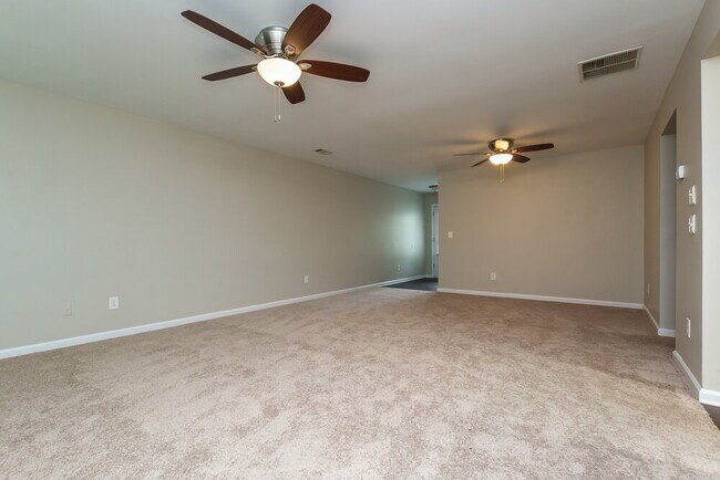 Building Photo - 2770 Mayfair Dr