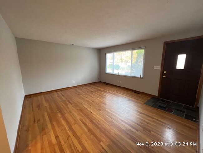 Building Photo - 3 Bedroom Ranch  on East side