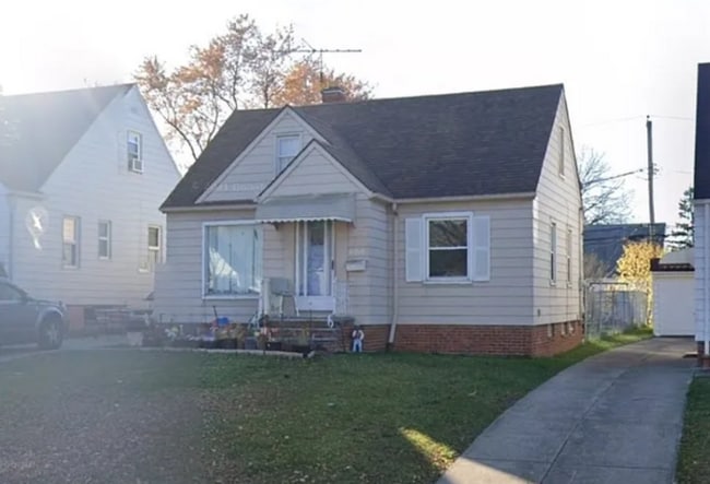 Photo - 21210 Kenyon Dr (Maple Heights, OH) House