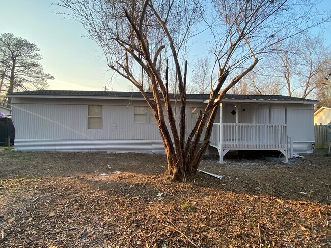 Building Photo - 114 Skyland Dr E