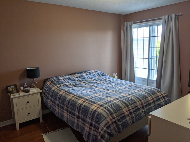 Photo du bâtiment - 70 Edenvale Dr