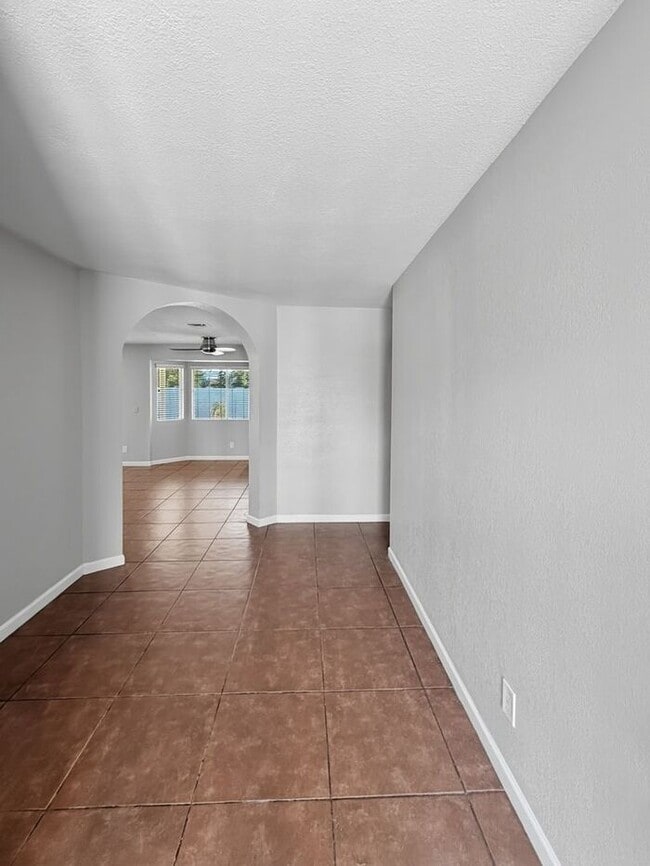 Building Photo - 3 Bedroom Home In Heart of Chandler for Rent