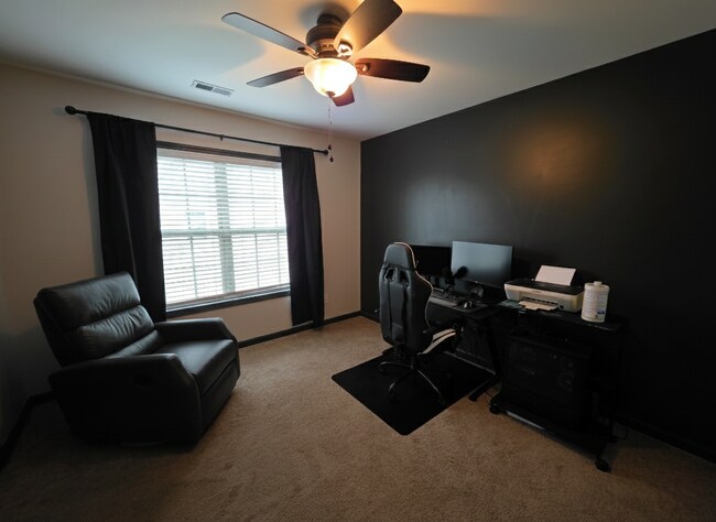 Foto del edificio - 2645 Old Field Rd