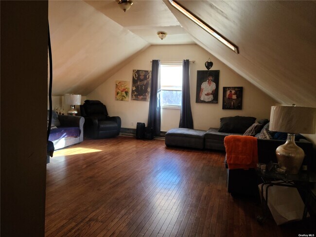 Foto del edificio - 844 Seaman Ave