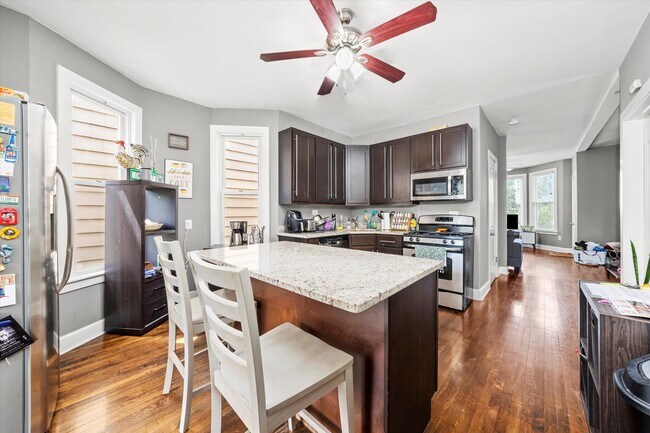 Foto del edificio - 2707 N Ridgeway Ave