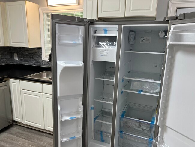 New stainless steel double door fridge - 2925 Spruce Cir