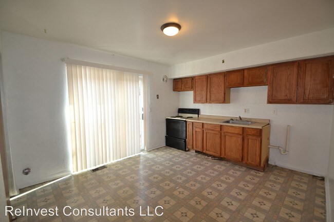 Foto del edificio - 2409 Compton Rd