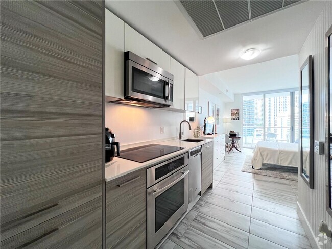 Building Photo - 1300 Brickell Bay Dr