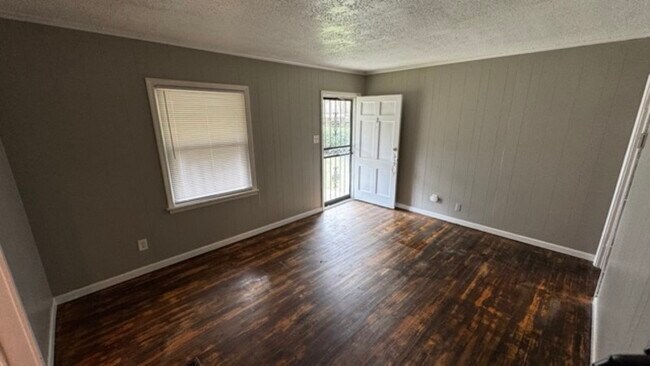 Foto del edificio - 4024 S Kingsbury Rd