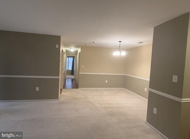 Foto del edificio - 8141 Needwood Rd