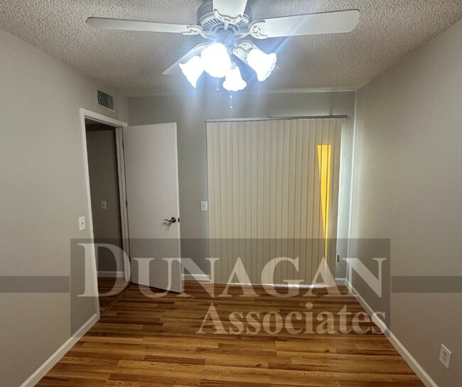 Building Photo - Charming 3 bedroom 2 Bathroom Home