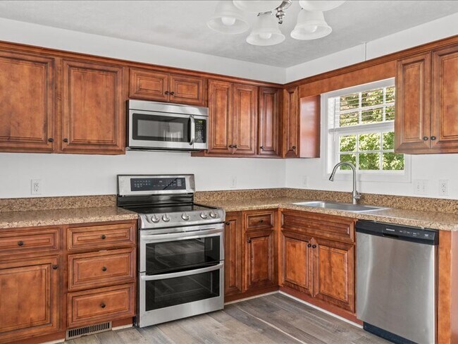 Building Photo - 628 Ashwood Ave Unit B
