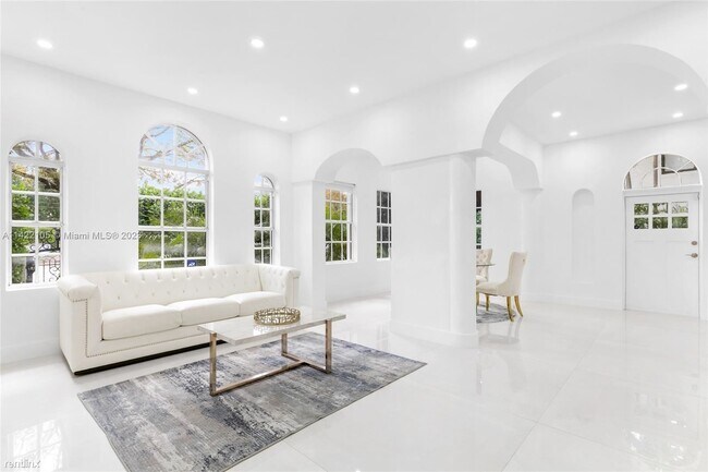 Foto del edificio - 5 br, 5.5 bath House - 4436 Alton Rd