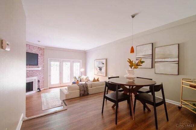 Foto del edificio - 9767 Bunker Hill Ln