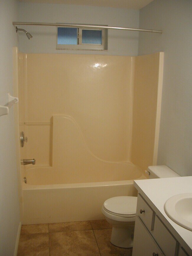 Building Photo - 2643 Atwater Dr
