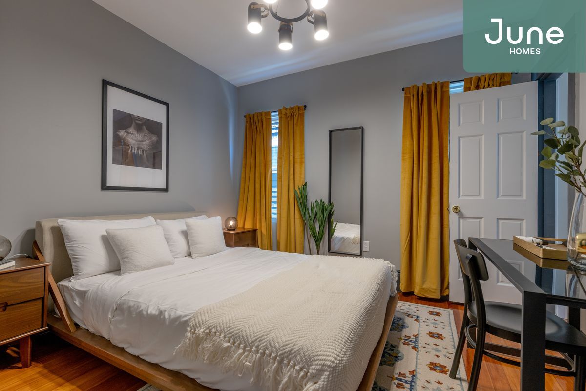 Primary Photo - Queen room in 3-bed/1.0-bath Home