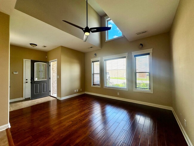 Building Photo - Cozy 2 bedroom home in Clarksville