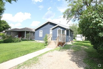 Building Photo - 815 S Merton St