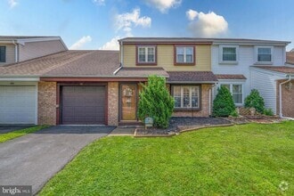 Building Photo - 68 Greenwoods Dr