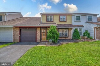 Building Photo - 68 Greenwoods Dr