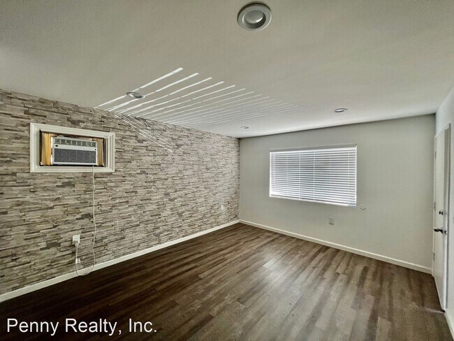 Building Photo - 1 br, 1 bath House - 6740 University Ave.