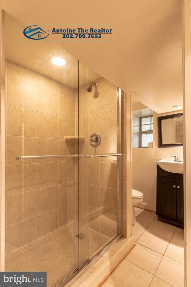 Foto del edificio - 633 M St NE