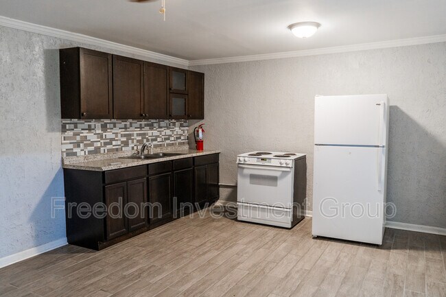 Foto del edificio - 501 Whitecrest Dr