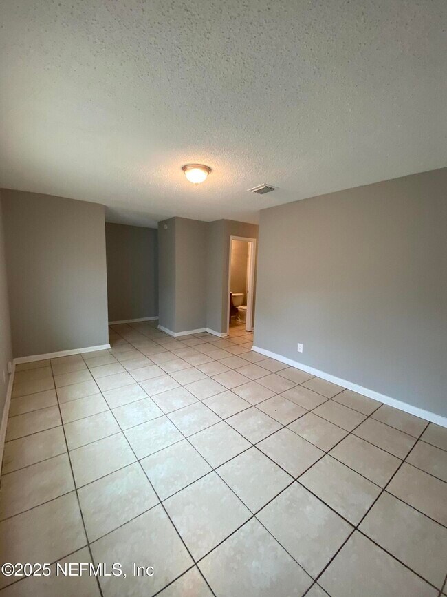 Building Photo - 9443 Sibbald Rd