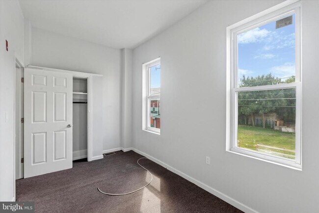 Foto del edificio - 1017 W Huntingdon St