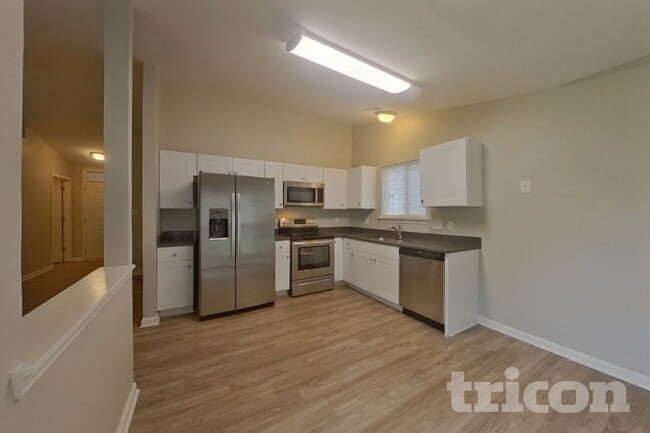 Building Photo - 1816 Oakdale Green Dr