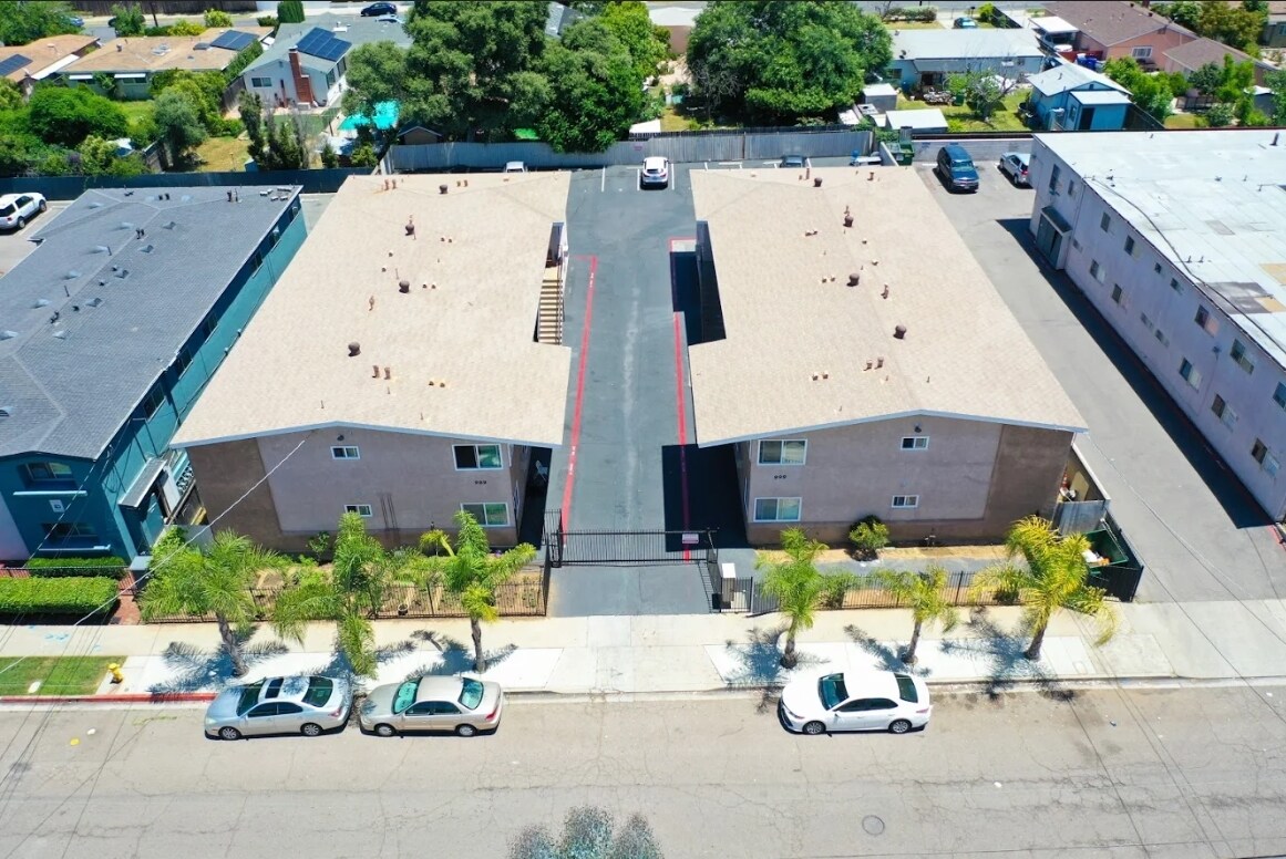 Leslie Manor Apartments in El Cajon, CA