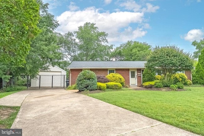 Building Photo - 5008 Treetop Ln