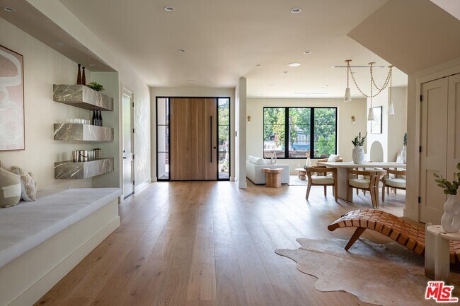 Foto del edificio - 11748 La Maida St