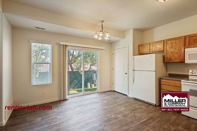 Foto del edificio - Cute Town House in gated community!!