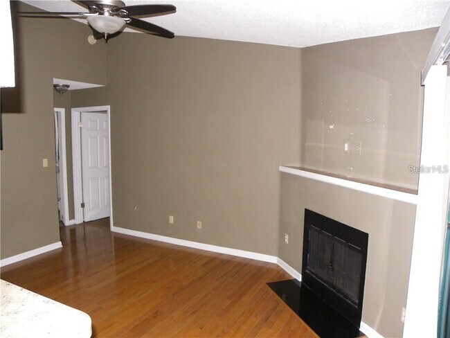 Foto del edificio - 8722 Mallard Reserve Dr