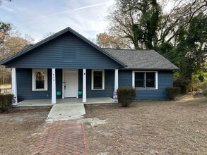 Building Photo - 413 Country Club Dr