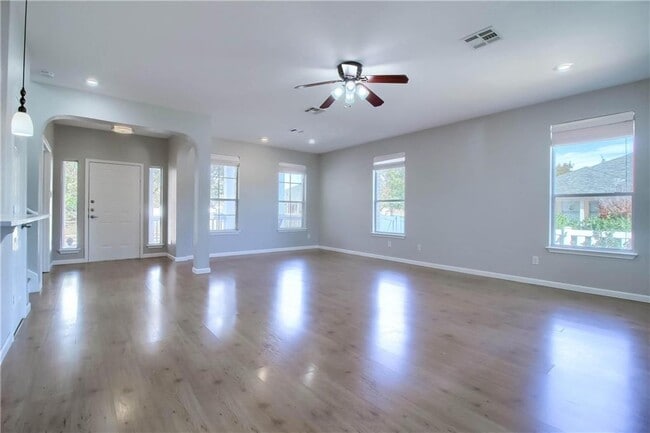 Building Photo - 706 Big Spring Dr
