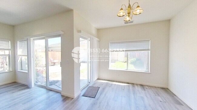 Building Photo - 720 San Vicente Dr