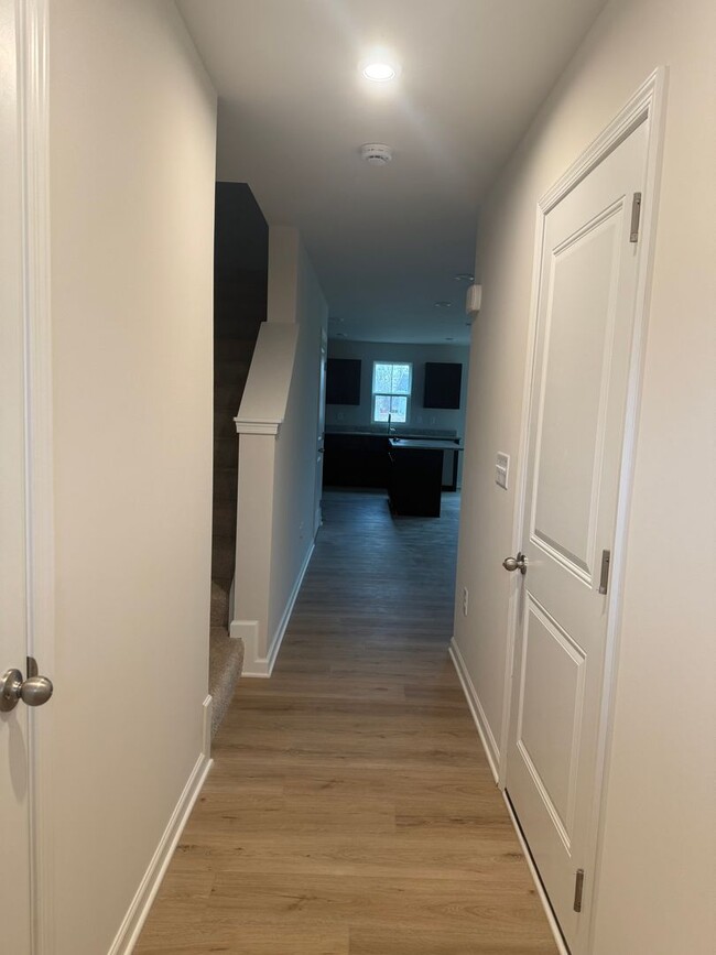 Building Photo - Charming 3 bedroom 2 1/2 bath in West Sene...