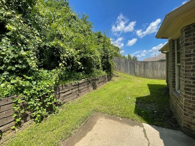 Building Photo - Alexander crossing