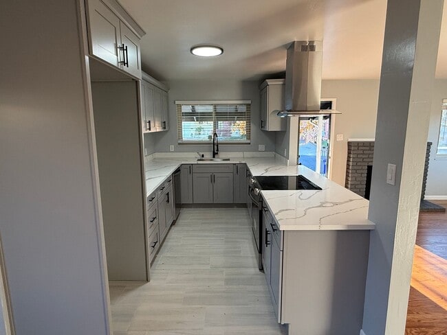 Foto del edificio - Renovated 3-Bedroom Single Family Home in Pinole Available Now!!!
