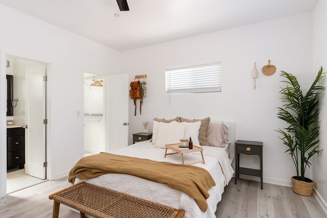 Building Photo - Pristine 1 Bedroom in San Diego!