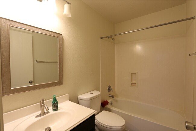 Building Photo - 13118 Willow Landing Ln